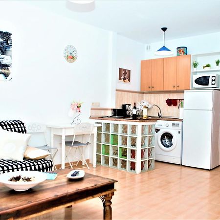 Small Building With 2 Apartments Малага Экстерьер фото